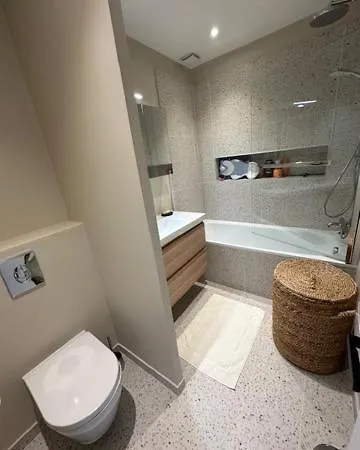 Domaine De L'hermitage Apartment *