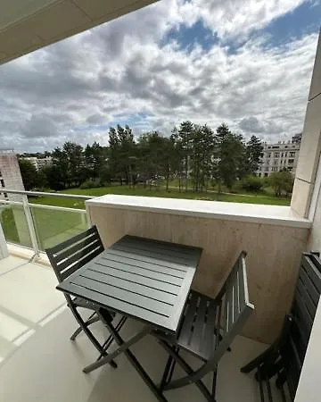 Domaine De L'hermitage Apartment *